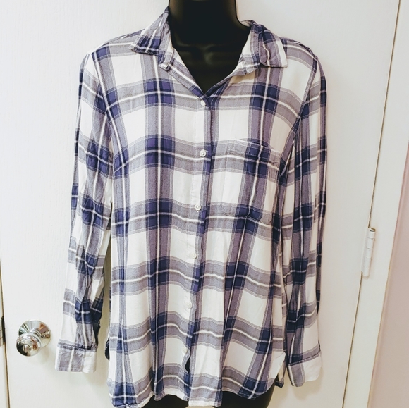Old Navy Tops - ⚡SALE OLD NAVY white & blue plaid soft knit shirt